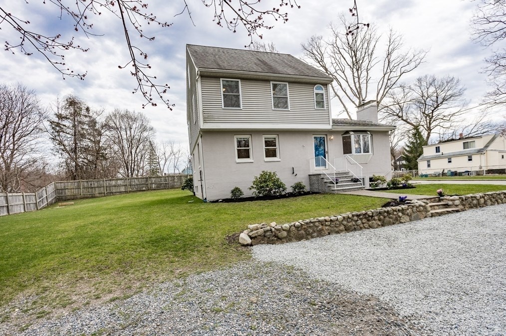 9 F St, Reading MA  01867-1925 exterior