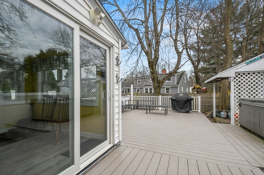 2 Saratoga Rd, Auburn MA  01501-2319 exterior