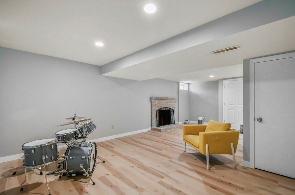 2 Saratoga Rd, Auburn MA  01501-2319 exterior