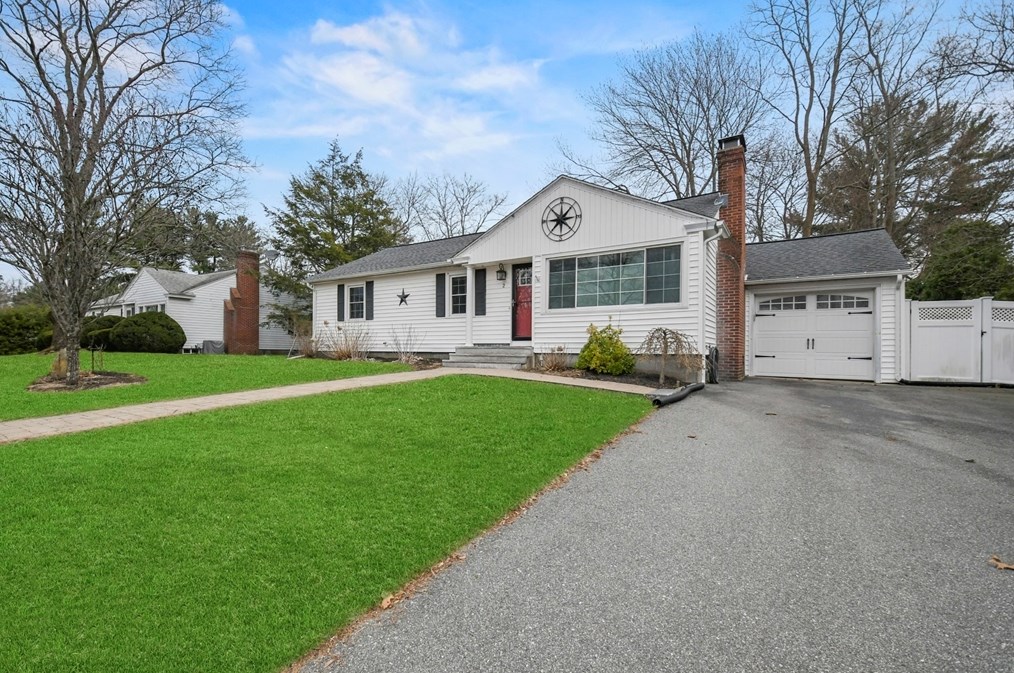 2 Saratoga Rd, Auburn MA  01501-2319 exterior