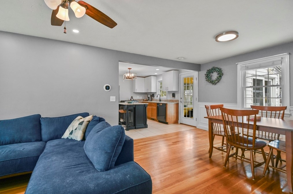 2 Saratoga Rd, Auburn MA  01501-2319 exterior