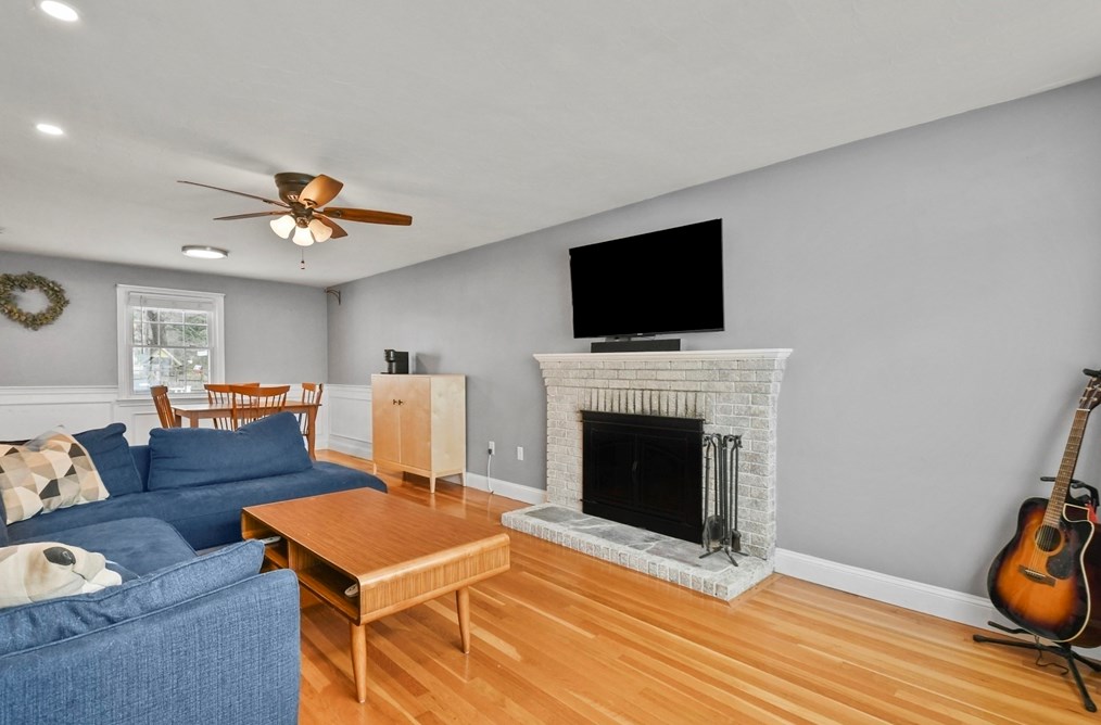 2 Saratoga Rd, Auburn MA  01501-2319 exterior