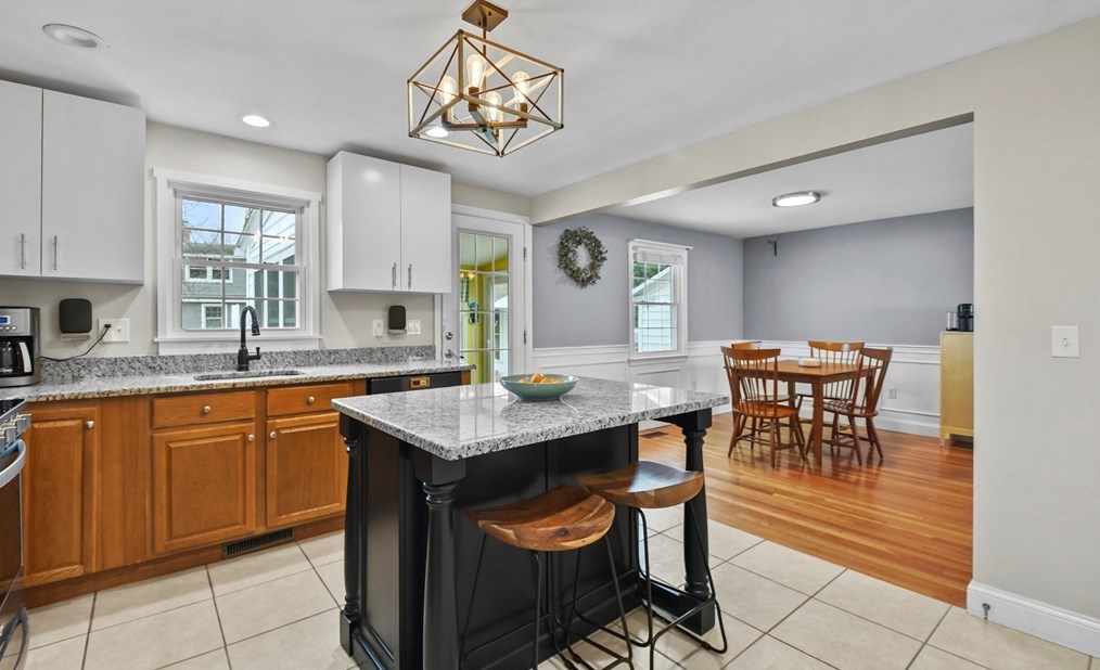 2 Saratoga Rd, Auburn MA  01501-2319 exterior