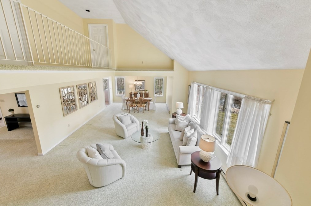 35 Mansfield Rd, Lynnfield MA 01940-2620 exterior