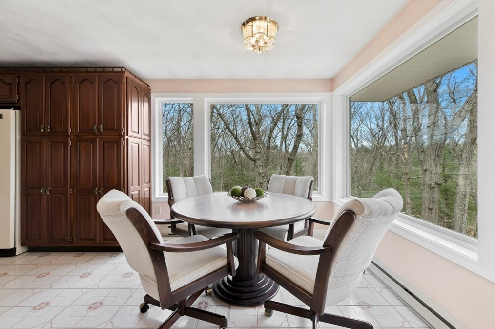 35 Mansfield Rd, Lynnfield MA 01940-2620 exterior