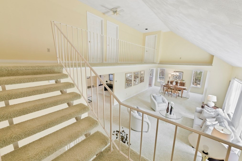 35 Mansfield Rd, Lynnfield MA 01940-2620 exterior