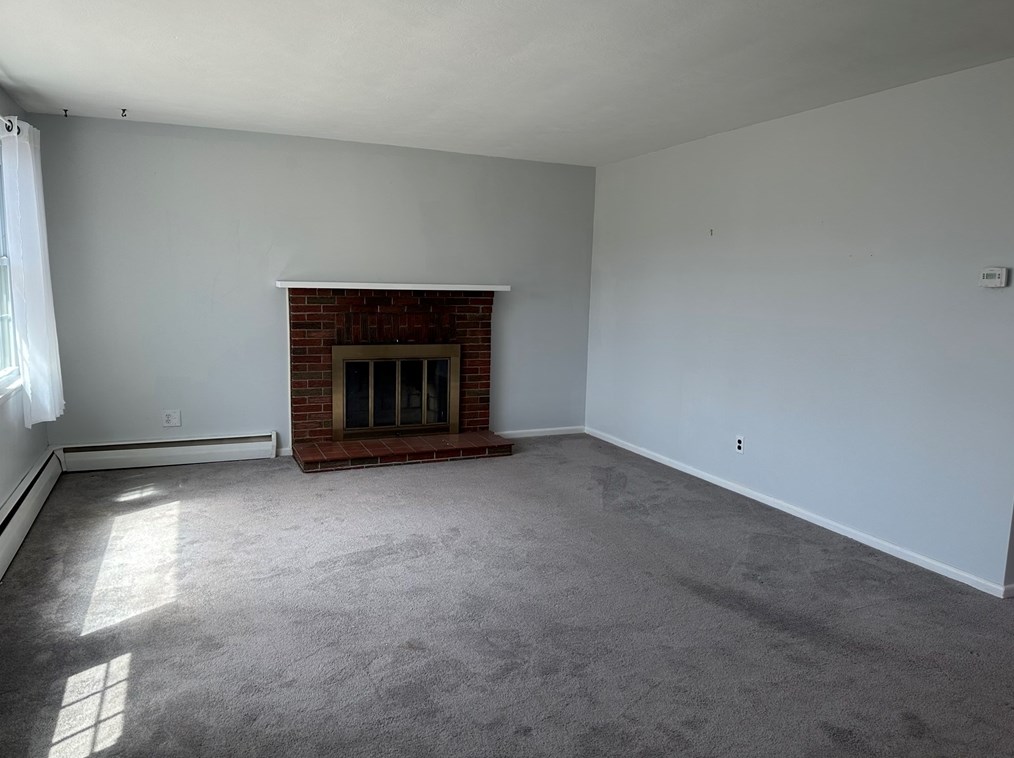 37 Sunset Dr, Northborough MA  01532-2317 exterior