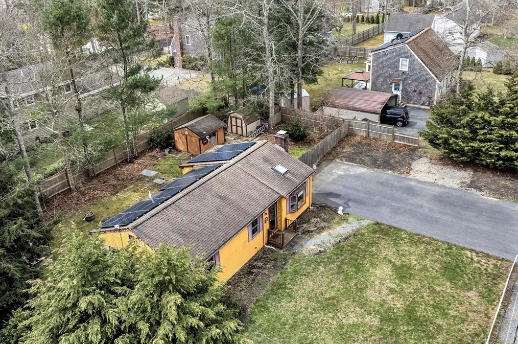 18 Ships Lantern Dr, Mashpee MA 02649-3503 exterior