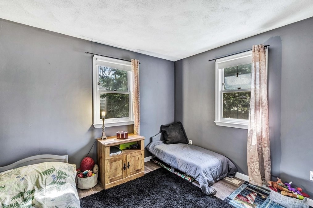 18 Ships Lantern Dr, Mashpee MA 02649-3503 exterior