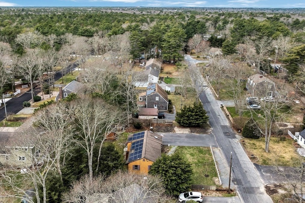 18 Ships Lantern Dr, Mashpee MA 02649-3503 exterior