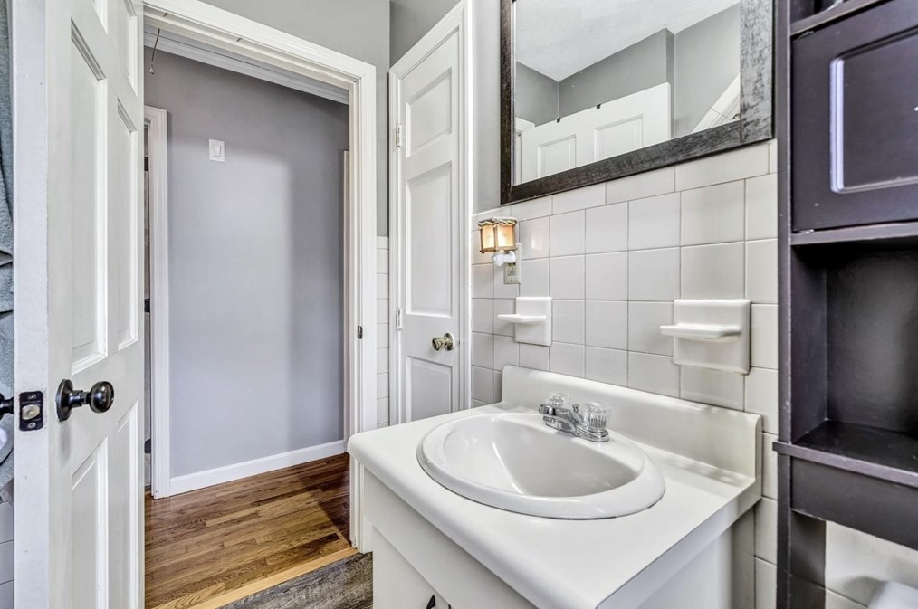 18 Ships Lantern Dr, Mashpee MA 02649-3503 exterior