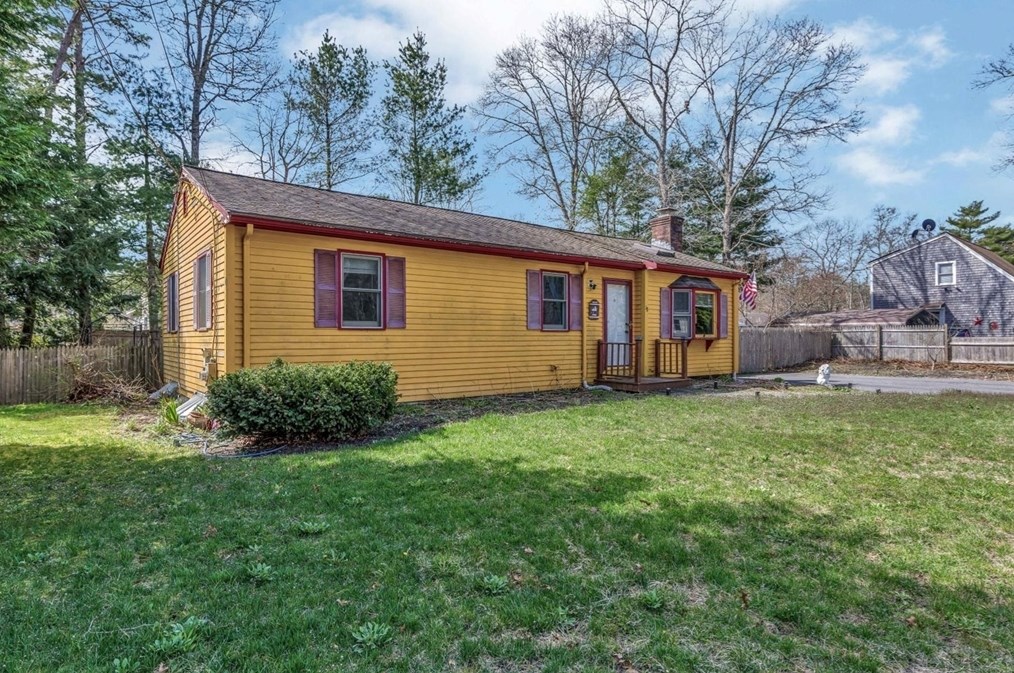 18 Ships Lantern Dr, Mashpee MA 02649-3503 exterior