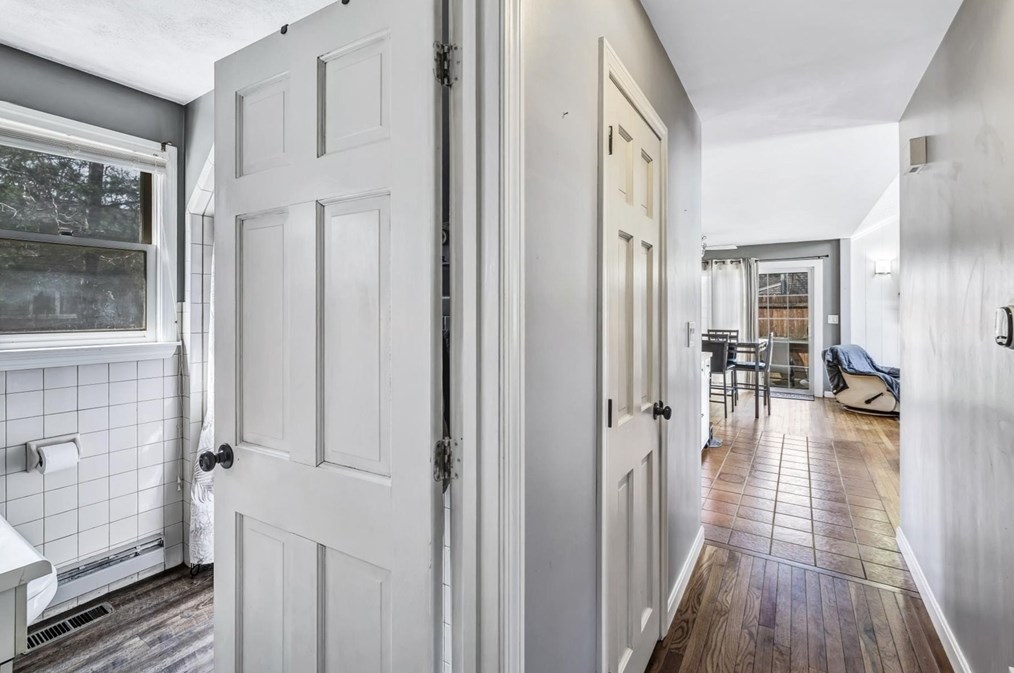 18 Ships Lantern Dr, Mashpee MA 02649-3503 exterior