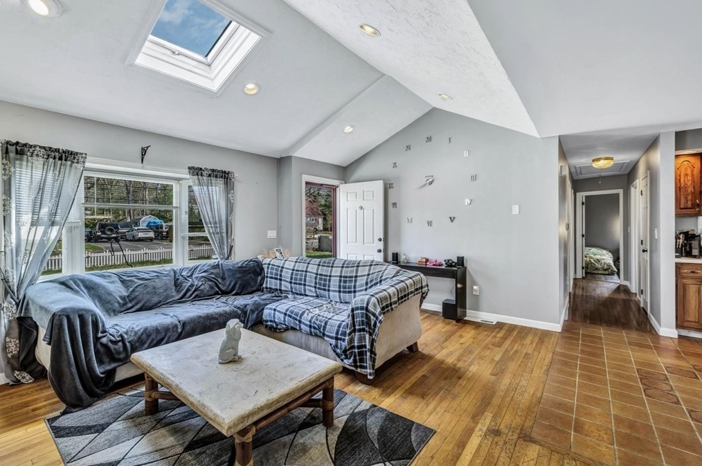 18 Ships Lantern Dr, Mashpee MA 02649-3503 exterior