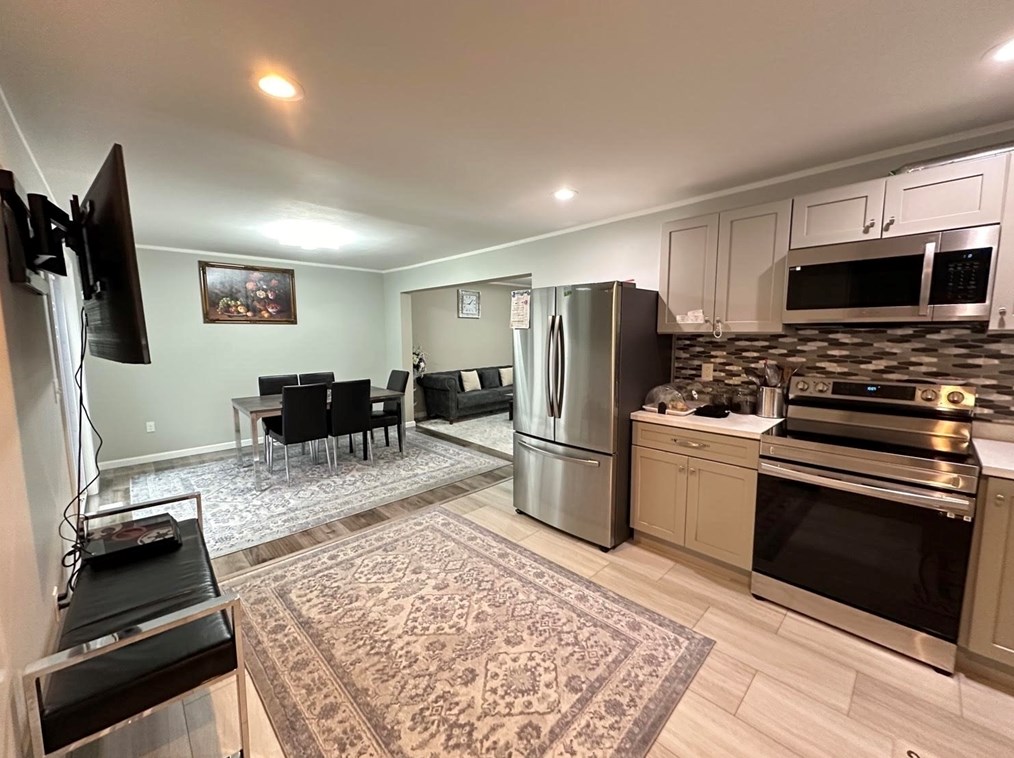 44 Day St, West Springfield MA  01089-3412 exterior