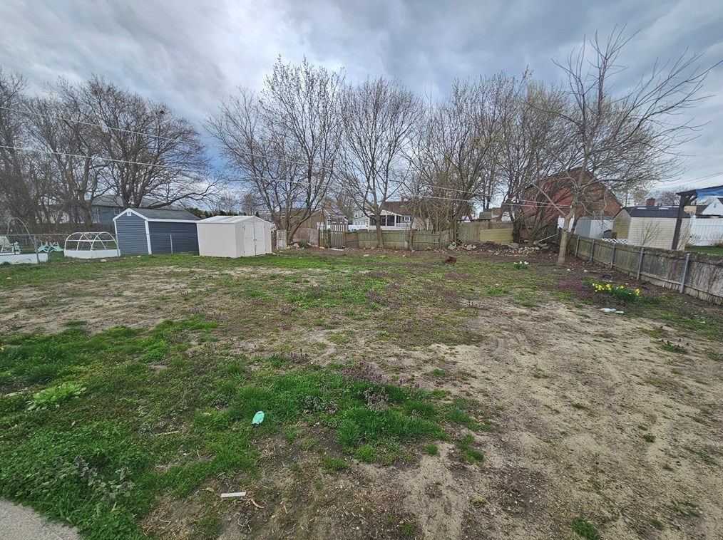 570 Maxfield St, New Bedford MA  02740-4128 exterior