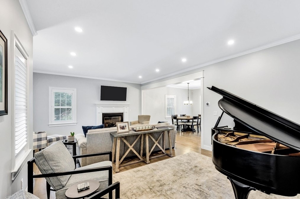 1432 Old Sandwich Rd, Plymouth MA  02360-2500 exterior