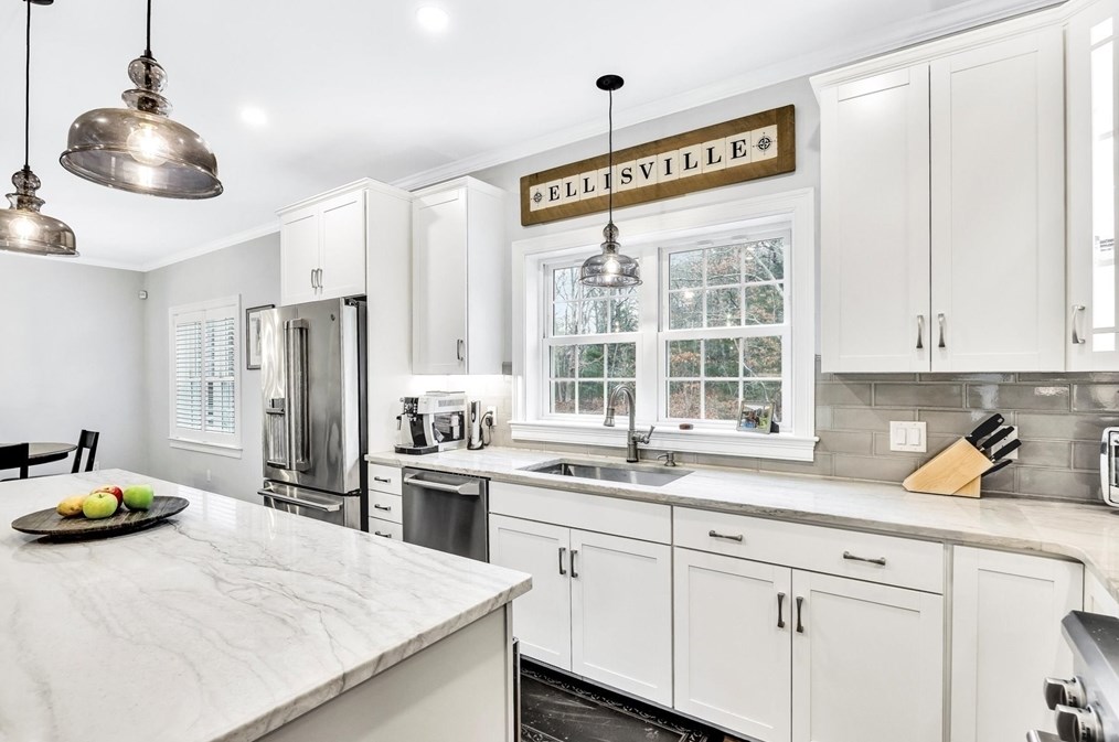 1432 Old Sandwich Rd, Plymouth MA  02360-2500 exterior