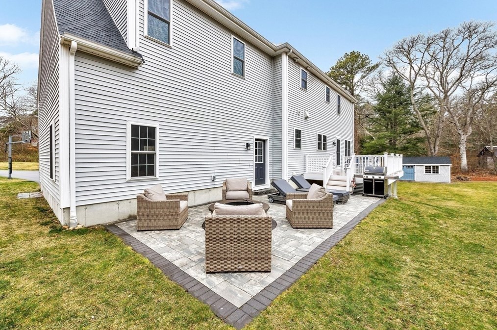 1432 Old Sandwich Rd, Plymouth MA  02360-2500 exterior