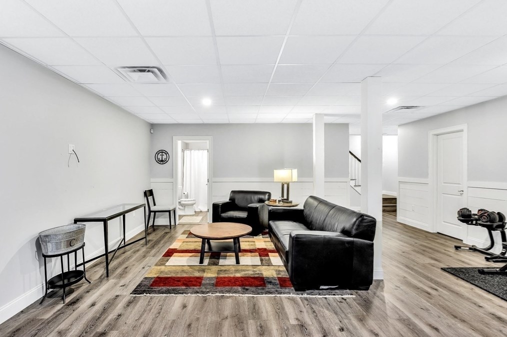 1432 Old Sandwich Rd, Plymouth MA  02360-2500 exterior