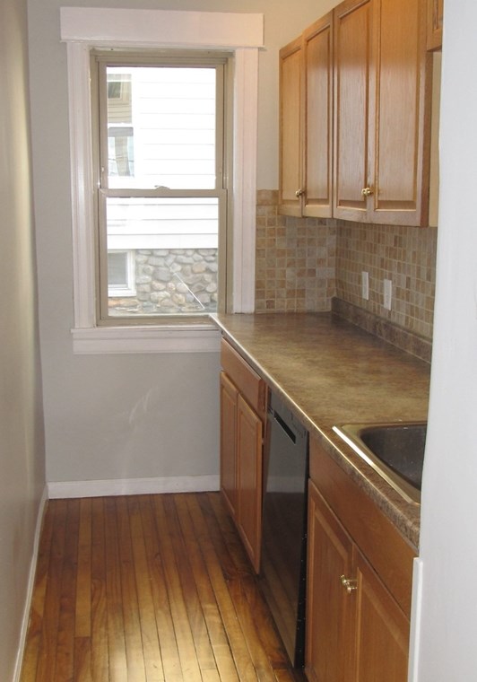 9 Greendale Ave, Worcester MA 01606 exterior