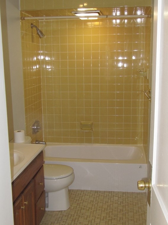 9 Greendale Ave, Worcester MA 01606 exterior