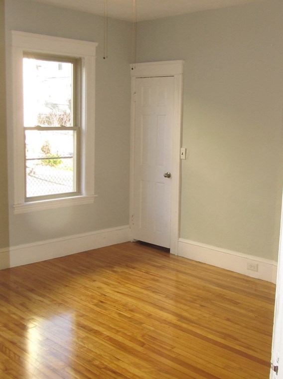 9 Greendale Ave, Worcester MA 01606 exterior