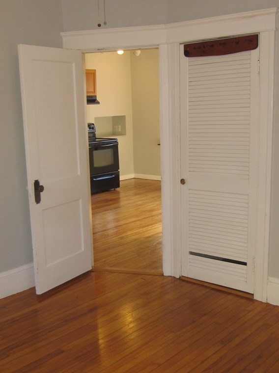 9 Greendale Ave, Worcester MA 01606 exterior