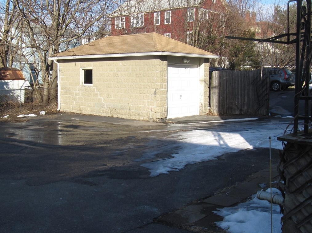 9 Greendale Ave, Worcester MA 01606 exterior