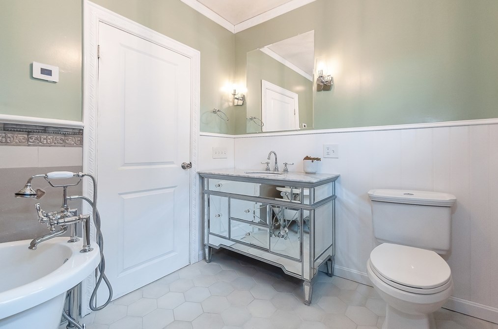 24 Jonathan St, New Bedford MA  02740-2432 exterior