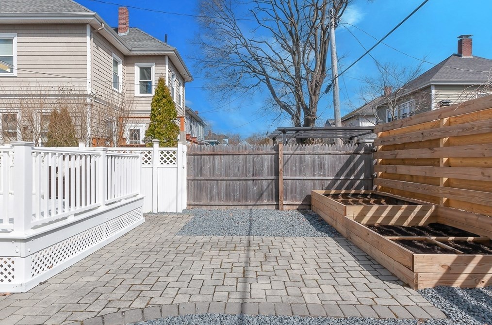 24 Jonathan St, New Bedford MA  02740-2432 exterior