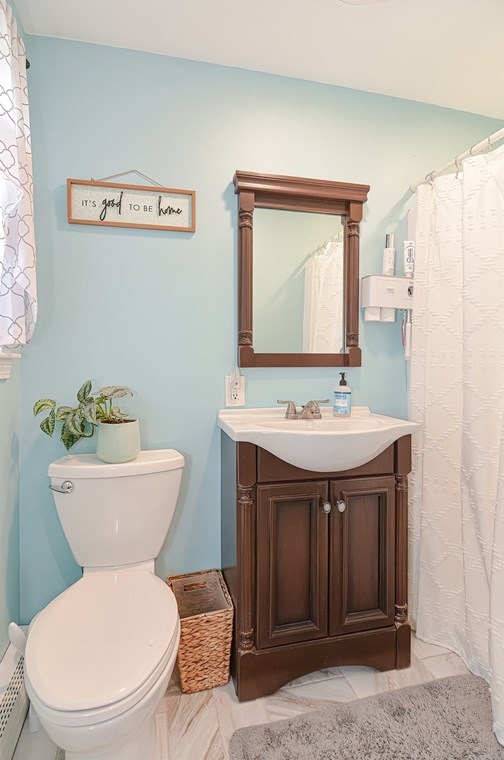 231 Mattapoisett Rd, New Bedford MA 02743-1233 exterior