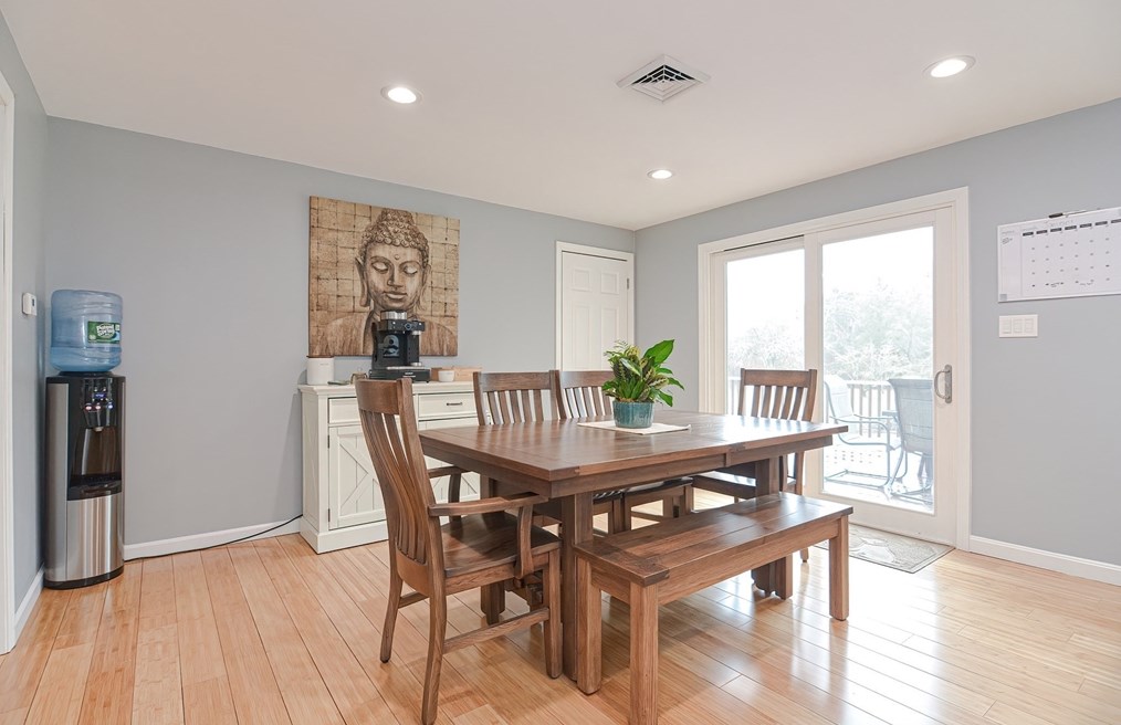 231 Mattapoisett Rd, New Bedford MA 02743-1233 exterior