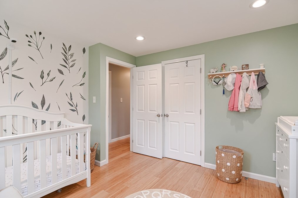 231 Mattapoisett Rd, New Bedford MA 02743-1233 exterior