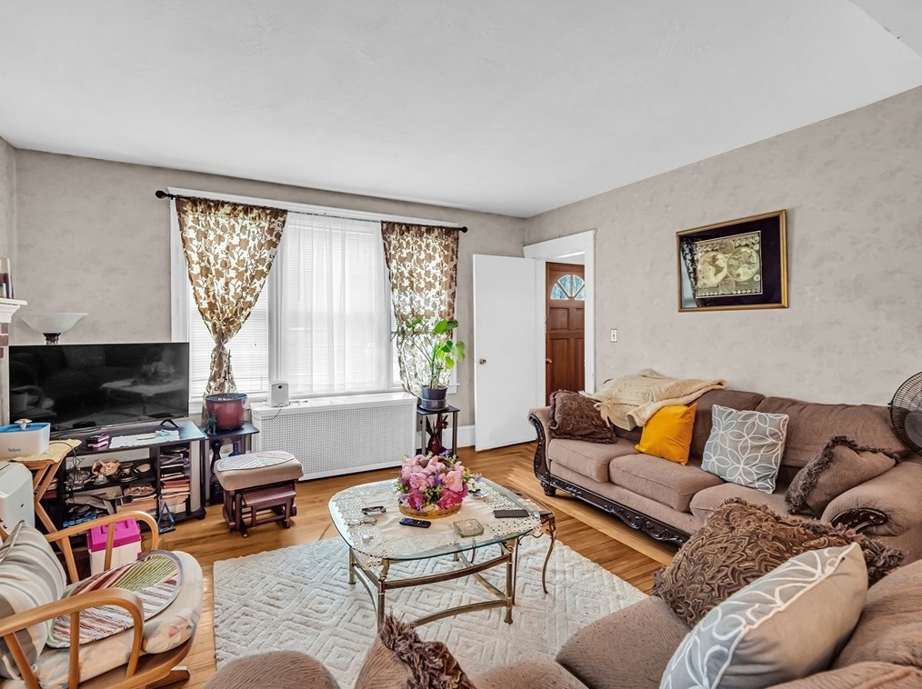 136 May St, Worcester MA  01602-4336 exterior