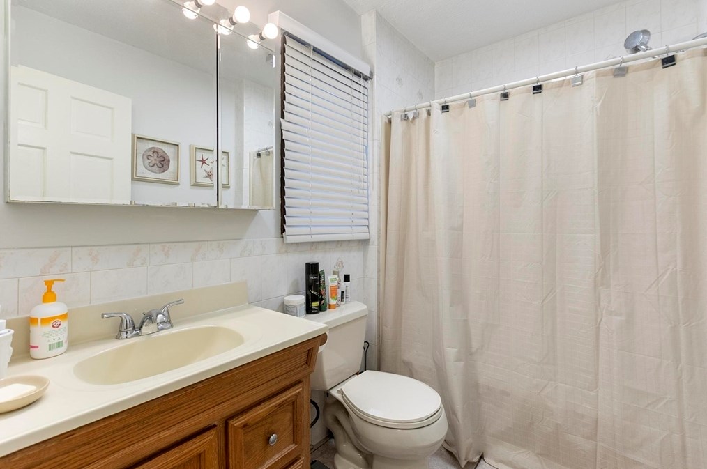 361 Lk Ave, Worcester MA 01604-1311 exterior