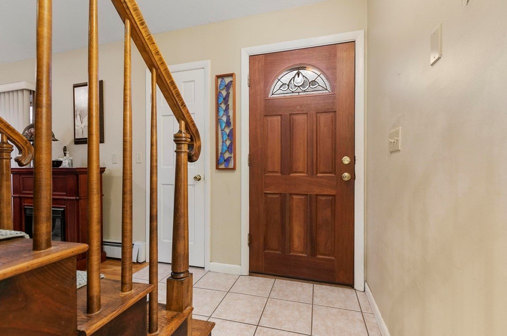 361 Lk Ave, Worcester MA 01604-1311 exterior