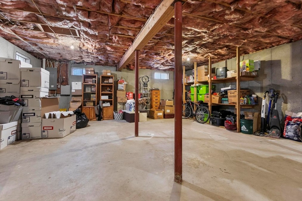 361 Lk Ave, Worcester MA 01604-1311 exterior