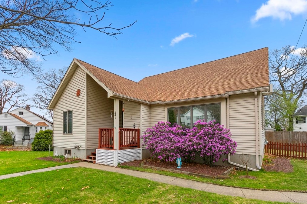 361 Lk Ave, Worcester MA 01604-1311 exterior