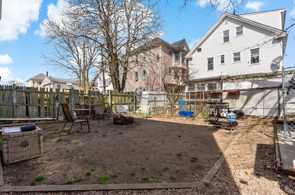 311 Collette St, New Bedford MA 02746-2422 exterior