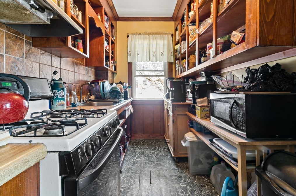 311 Collette St, New Bedford MA 02746-2422 exterior