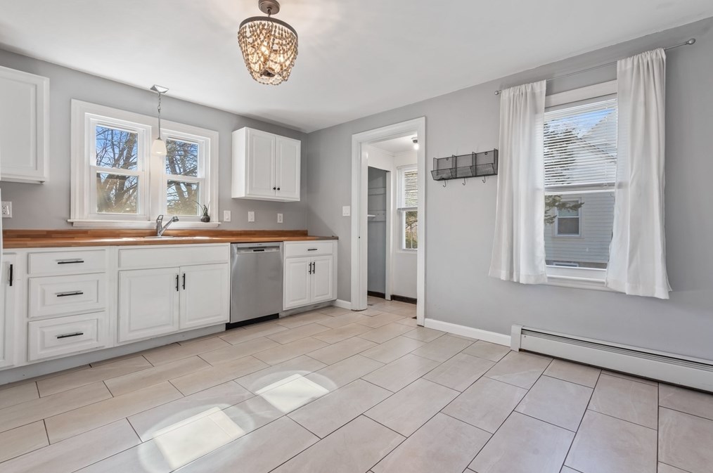 12 Hara St, Worcester MA  01604-1406 exterior