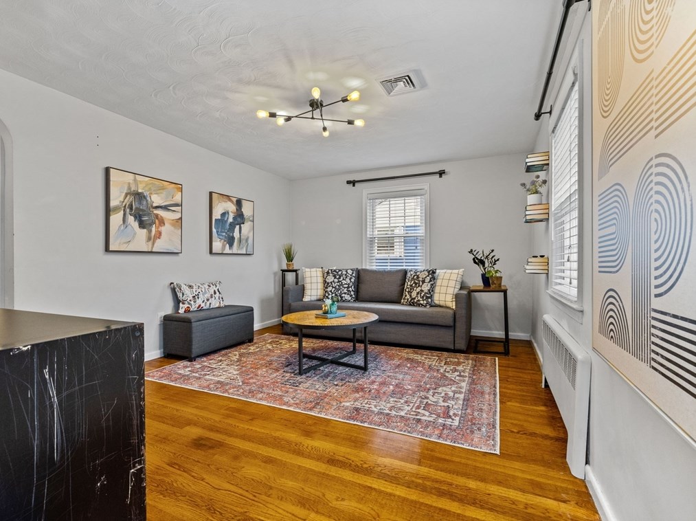 35 Garden St, Woburn MA  01801-4038 exterior