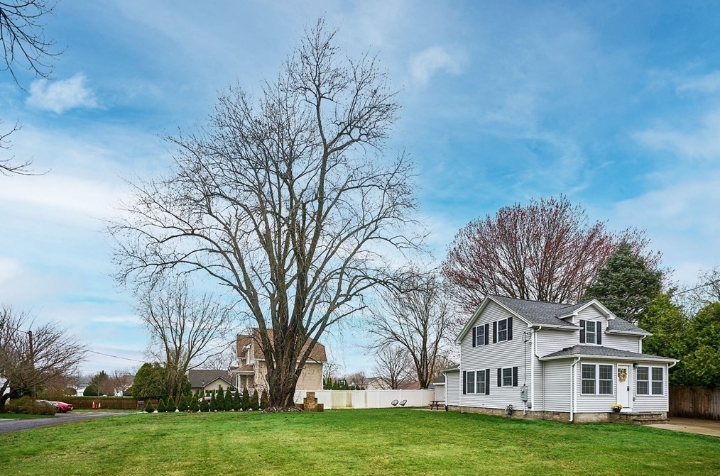 130 Delaney Ave, Chicopee MA 01013-1311 exterior