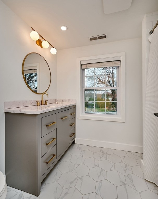 130 Delaney Ave, Chicopee MA 01013-1311 exterior