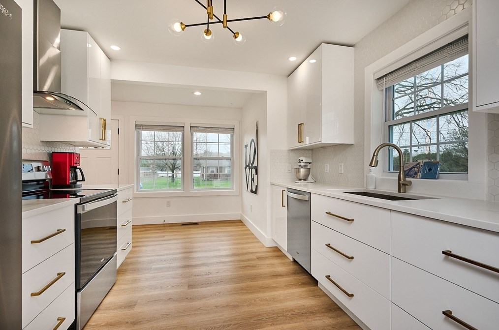 130 Delaney Ave, Chicopee MA 01013-1311 exterior