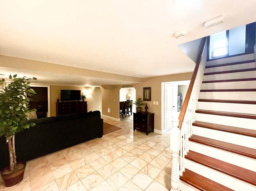 47 Hiller Dr, Seekonk MA 02771 exterior