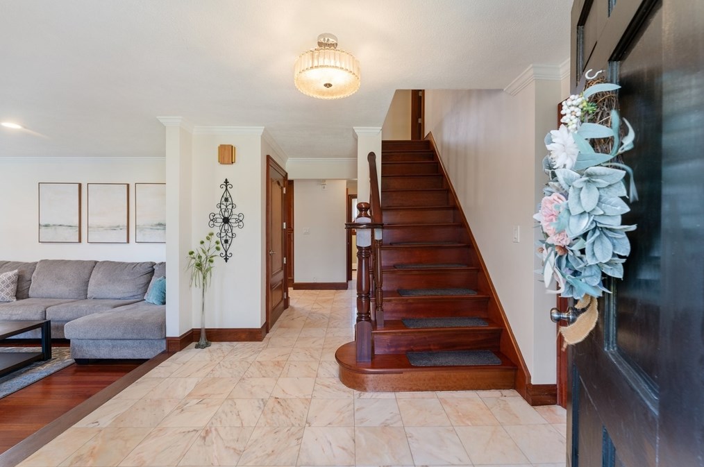 47 Hiller Dr, Seekonk MA 02771 exterior