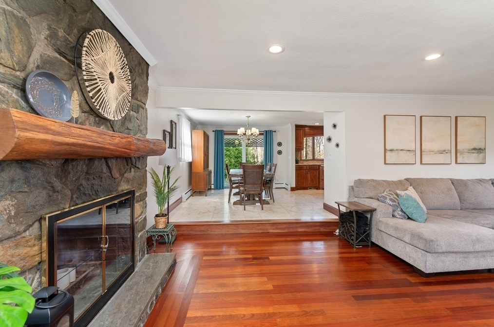 47 Hiller Dr, Seekonk MA 02771 exterior