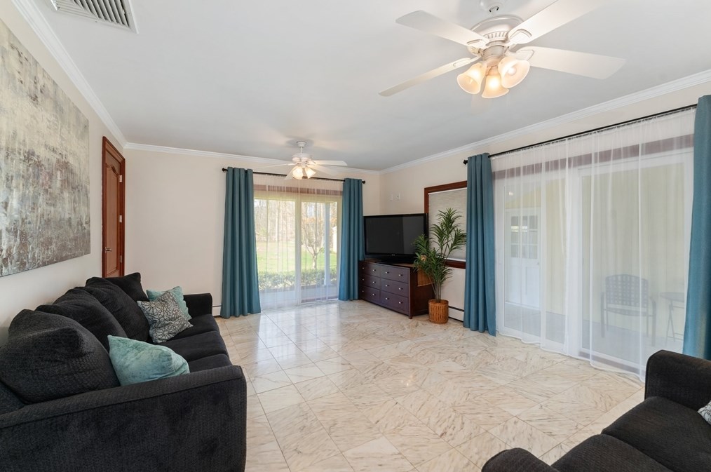 47 Hiller Dr, Seekonk MA 02771 exterior